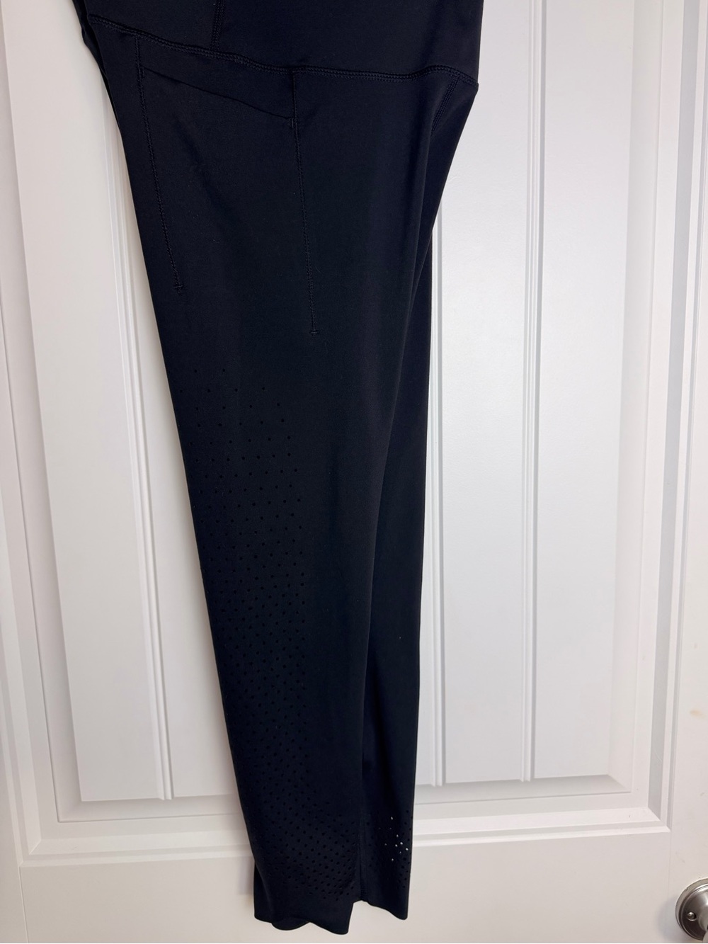 Active Life Black High-Waist Performance Ankle Leggings with Side Pockets